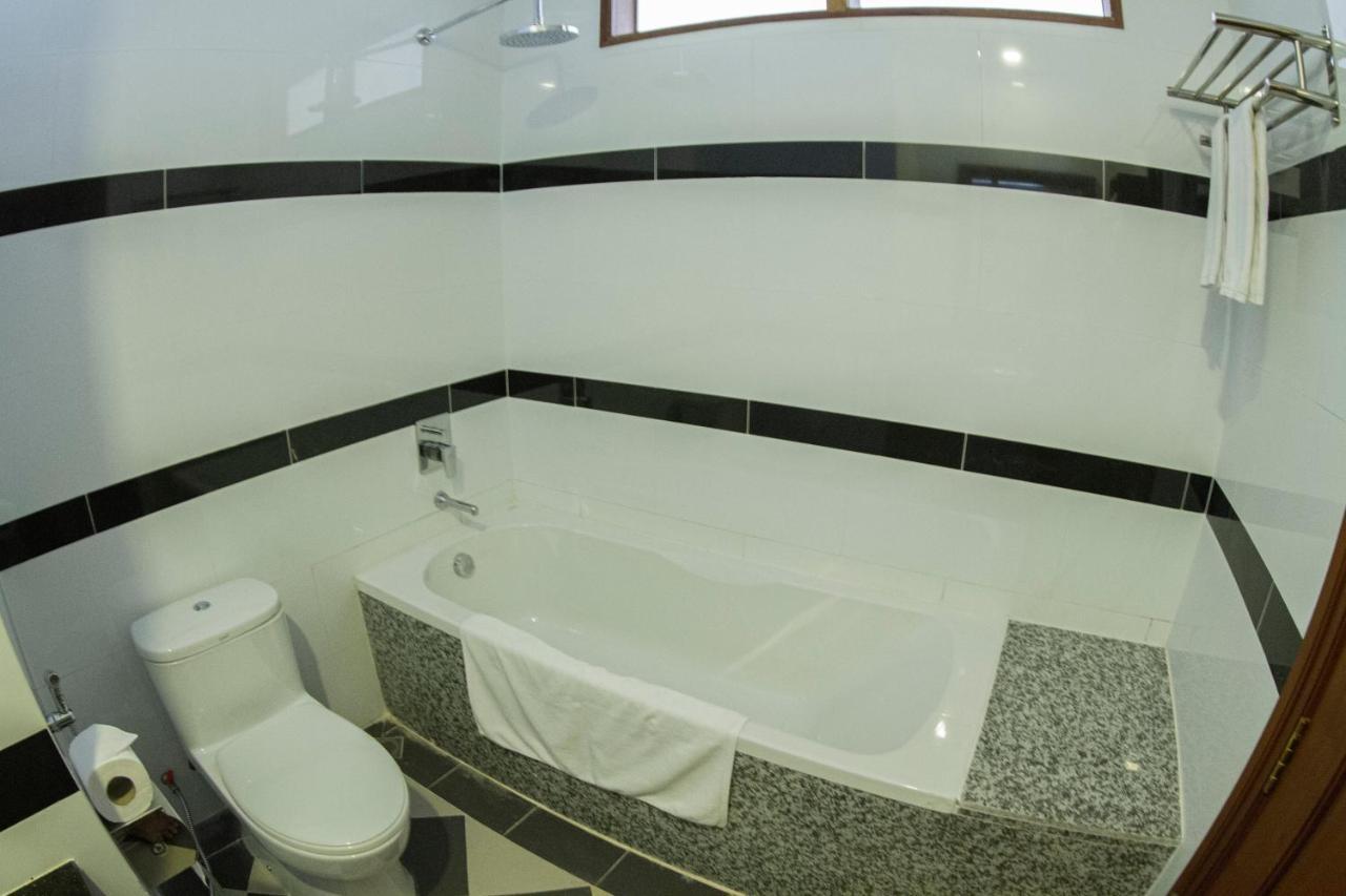 Kampong Thom Palace Hotel Екстериор снимка