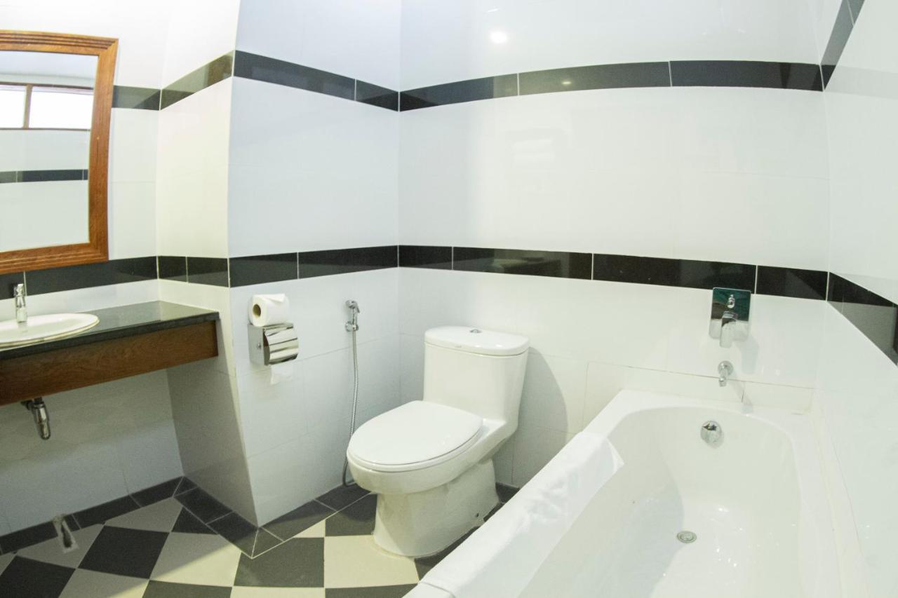 Kampong Thom Palace Hotel Екстериор снимка