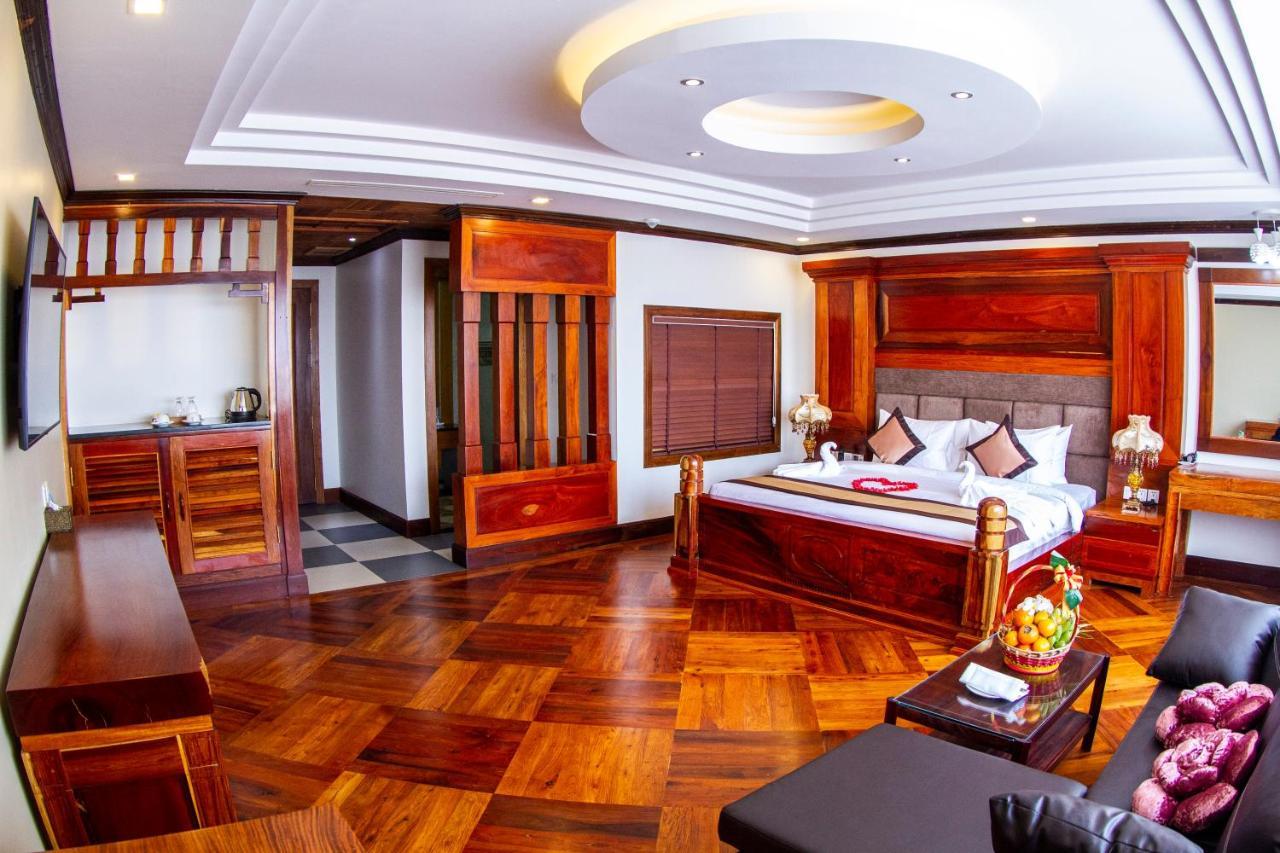 Kampong Thom Palace Hotel Екстериор снимка