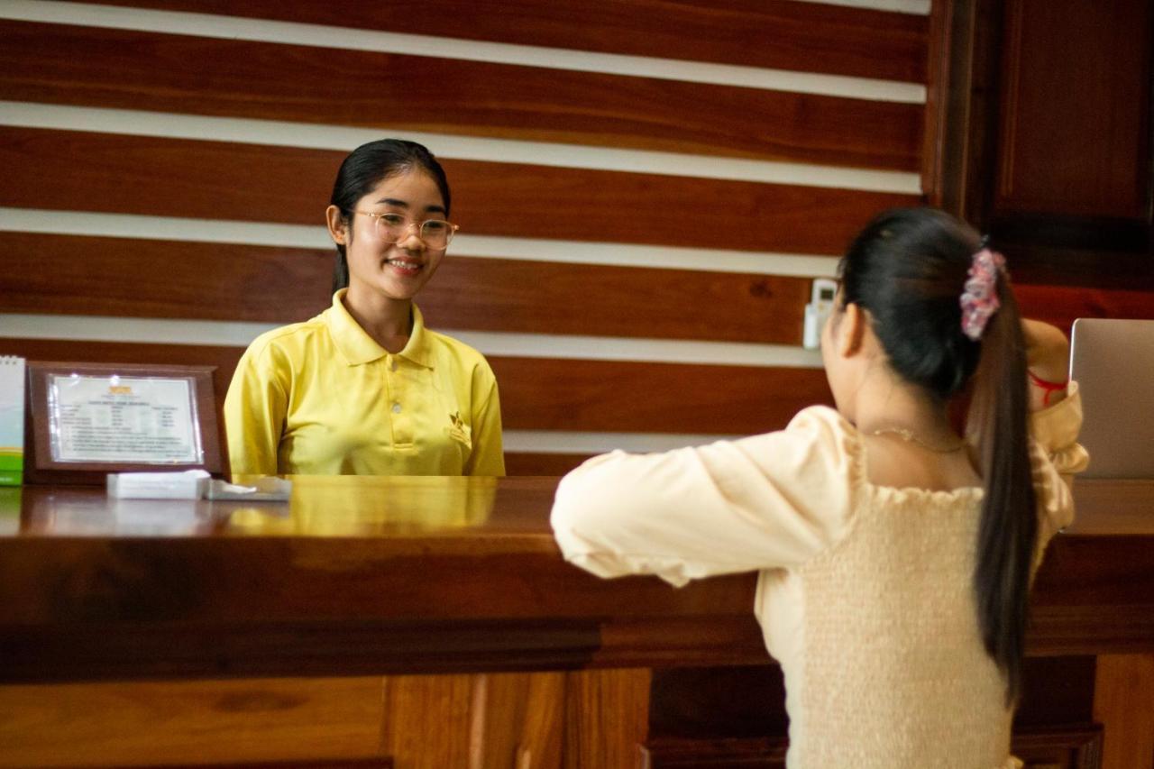 Kampong Thom Palace Hotel Екстериор снимка